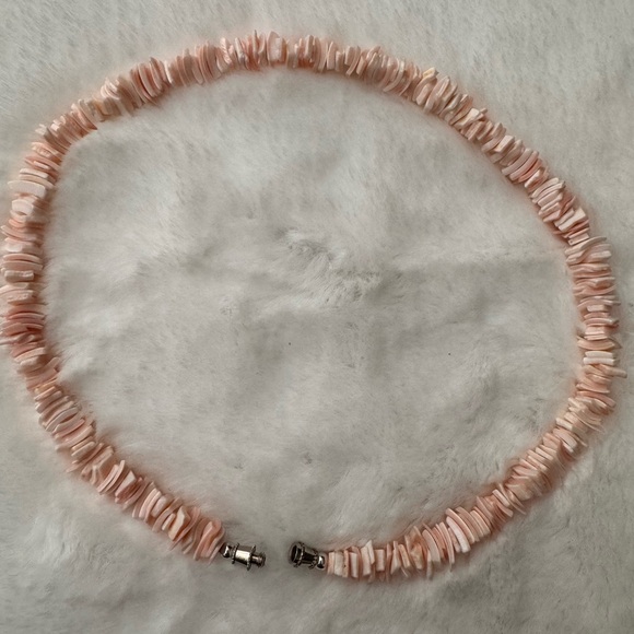 Retro Hawaiian Pink and White Puka Shell Necklace - Picture 3 of 3